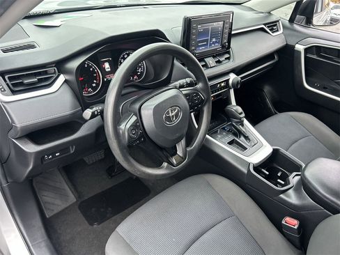 Used 2022 Toyota RAV4 LE image 16