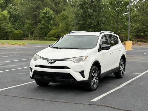 Used 2016 Toyota RAV4 LE FWD image 3