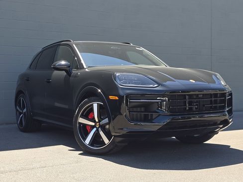 New 2026 Porsche Cayenne GTS AWD/4WD image 7
