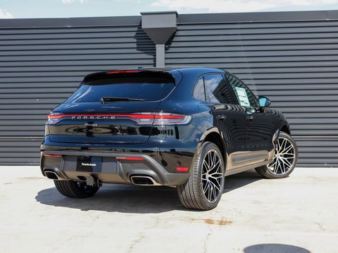Certified 2025 Porsche Macan image 7