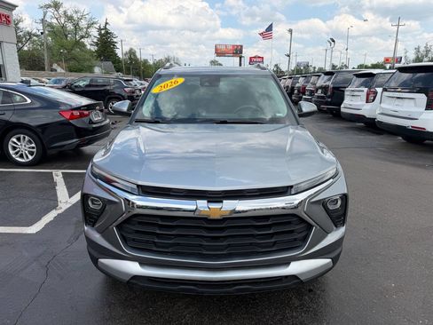 Used 2026 Chevrolet TrailBlazer LT AWD/4WD image 2