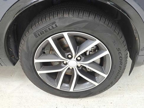 Used 2024 Land Rover Discovery Sport Dynamic SE image 9