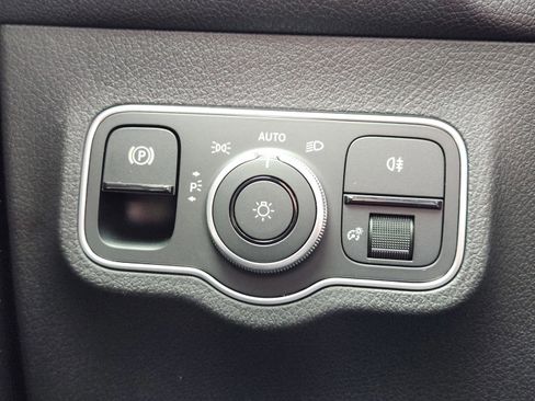 Used 2025 Mercedes-Benz GLB 250 image 14