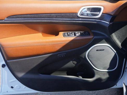 Used 2020 Jeep Grand Cherokee Summit image 9