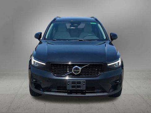 Used 2023 Volvo XC40 B5 Plus w/ Protection Package Premier AWD/4WD image 9