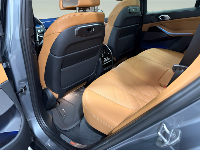 Used 2024 BMW X5 xDrive40i w/ Premium Package AWD/4WD image 32