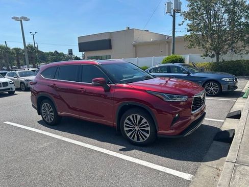 Used 2022 Toyota Highlander Platinum AWD/4WD image 1
