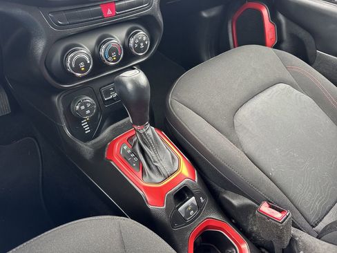 Used 2015 Jeep Renegade Trailhawk w/ Safety & Security Group I image 31