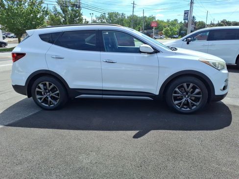 Used 2018 Hyundai Santa Fe Sport w/ 2.0T Ultimate Tech Package 05 AWD/4WD image 4