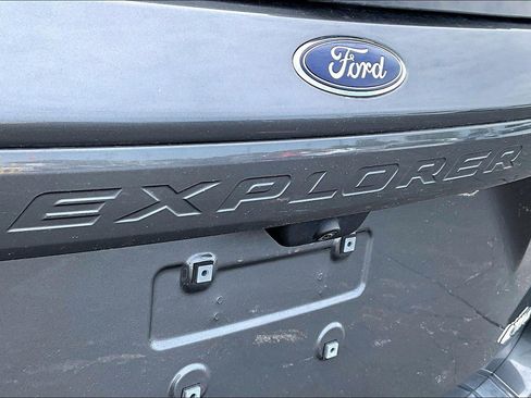 Used 2023 Ford Explorer XLT w/ Equipment Group 202A AWD/4WD image 33