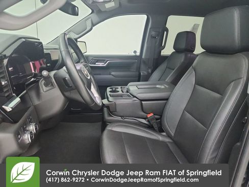 Used 2025 GMC Sierra 1500 SLT AWD/4WD image 18