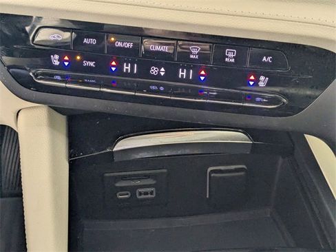 Used 2021 Buick Envision Avenir w/ Technology Package II image 24