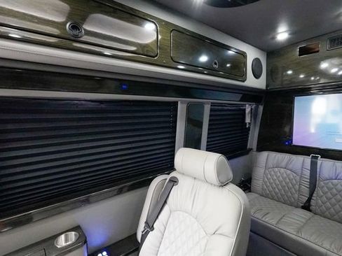 Used 2018 Mercedes-Benz Sprinter 3500 image 84