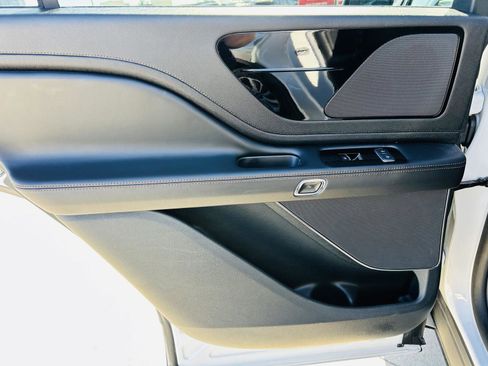 Used 2023 Lincoln Aviator AWD w/ Premium Package image 28