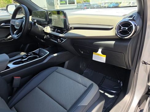 New 2026 Chevrolet Equinox LT w/ Convenience Package II FWD image 13