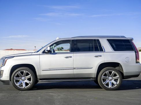 Used 2020 Cadillac Escalade Luxury image 4