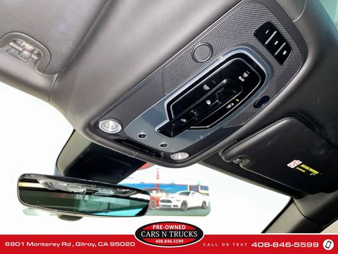 Used 2017 Bentley Bentayga image 30