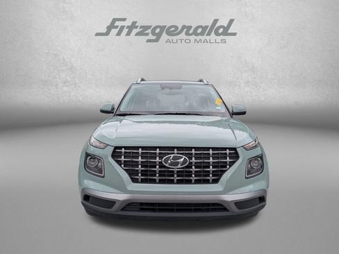 Used 2025 Hyundai Venue SEL FWD image 2