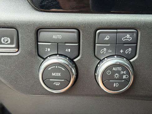 Used 2025 GMC Sierra 1500 SLT AWD/4WD image 19