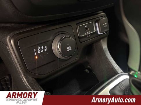 Used 2023 Jeep Renegade Latitude image 19