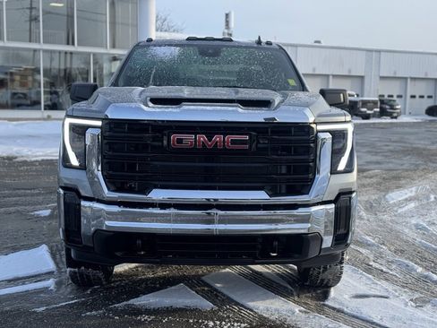 Used 2025 GMC Sierra 2500 Pro w/ Convenience Package image 9