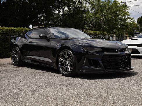 Used 2019 Chevrolet Camaro ZL1 RWD image 5