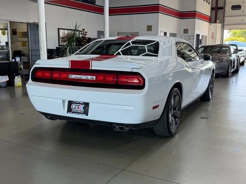 Used 2012 Dodge Challenger SXT RWD image 2