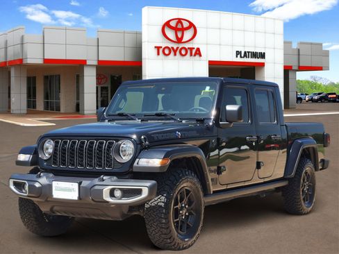Used 2024 Jeep Gladiator Sport AWD/4WD image 2