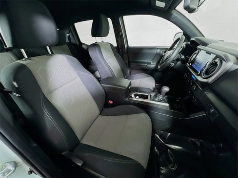 Certified 2023 Toyota Tacoma TRD Off-Road image 25