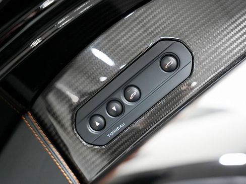 Used 2015 McLaren 650S Spider image 34