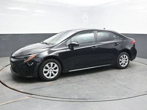 Used 2023 Toyota Corolla LE FWD image 3