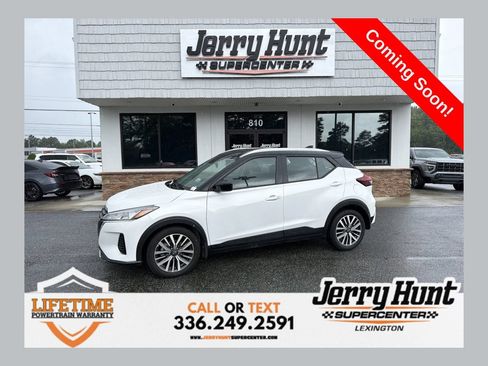 Used 2023 Nissan Kicks SV FWD image 1