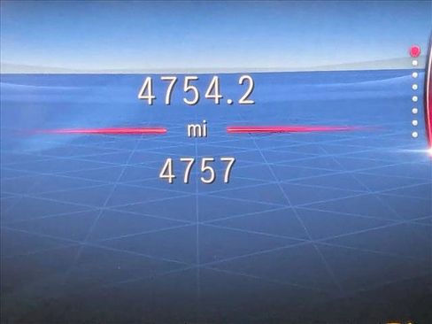 Used 2025 Mercedes-Benz GLB 250 image 11