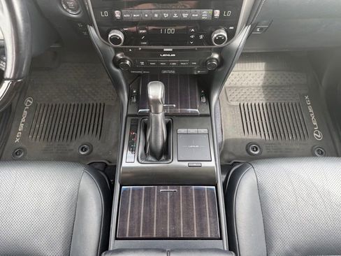 Used 2022 Lexus GX 460 Luxury w/ Sport Design Package AWD/4WD image 25