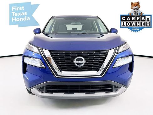 Used 2023 Nissan Rogue SV image 2