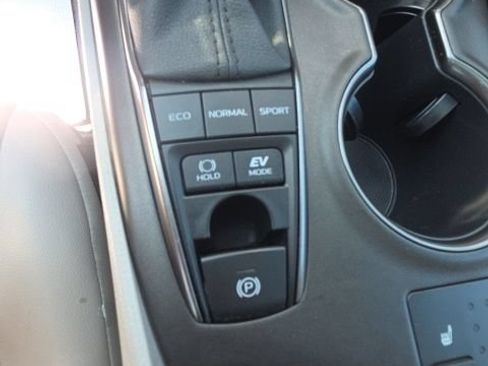 Used 2023 Toyota Camry SE w/ Cold Weather Package FWD image 13