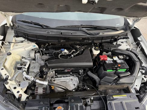 Used 2018 Nissan Rogue SV w/ Premium Package AWD/4WD image 32