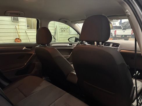 Used 2019 Volkswagen Golf S FWD image 30