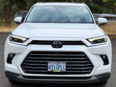 Used 2024 Toyota Grand Highlander AWD image 8