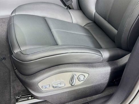 New 2026 Porsche Macan image 13