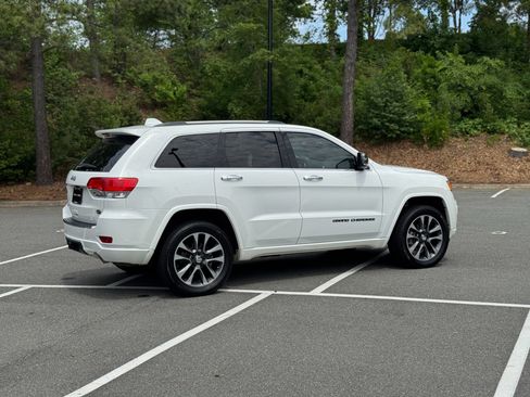 Used 2017 Jeep Grand Cherokee Overland AWD/4WD image 13