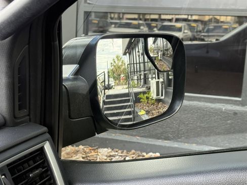 Used 2019 Nissan Titan SV w/ SV Convenience Package AWD/4WD image 32