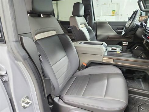 Used 2025 GMC Hummer EV 3X image 40