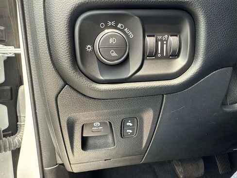 Used 2022 RAM 1500 Laramie AWD/4WD image 12
