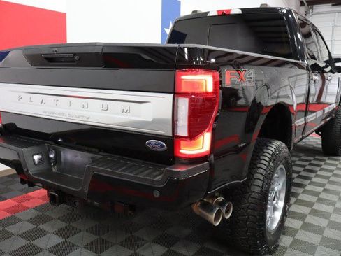 Used 2022 Ford F250 Platinum w/ FX4 Off-Road Package AWD/4WD image 24