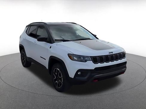 Used 2025 Jeep Compass Trailhawk w/ Trailer Tow Group image 3