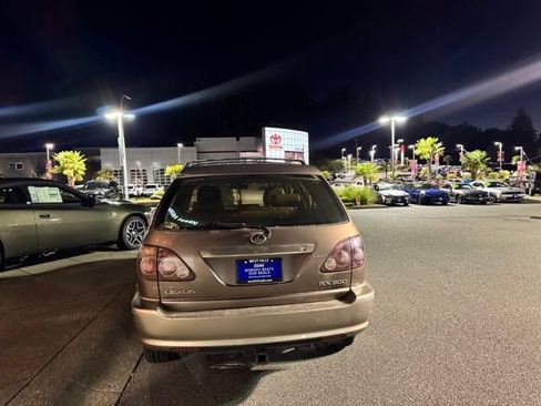 Used 1999 Lexus RX 300 w/ Limited Pkg FWD image 7
