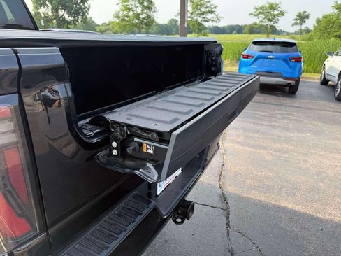 Used 2025 GMC Sierra 2500 AT4X AWD/4WD image 10