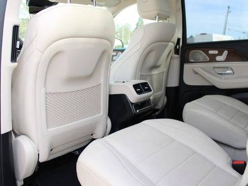 Used 2023 Mercedes-Benz GLS 450 4MATIC image 25