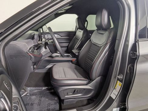 Used 2025 Ford Explorer ST-Line w/ ST-Line Street Pack image 14